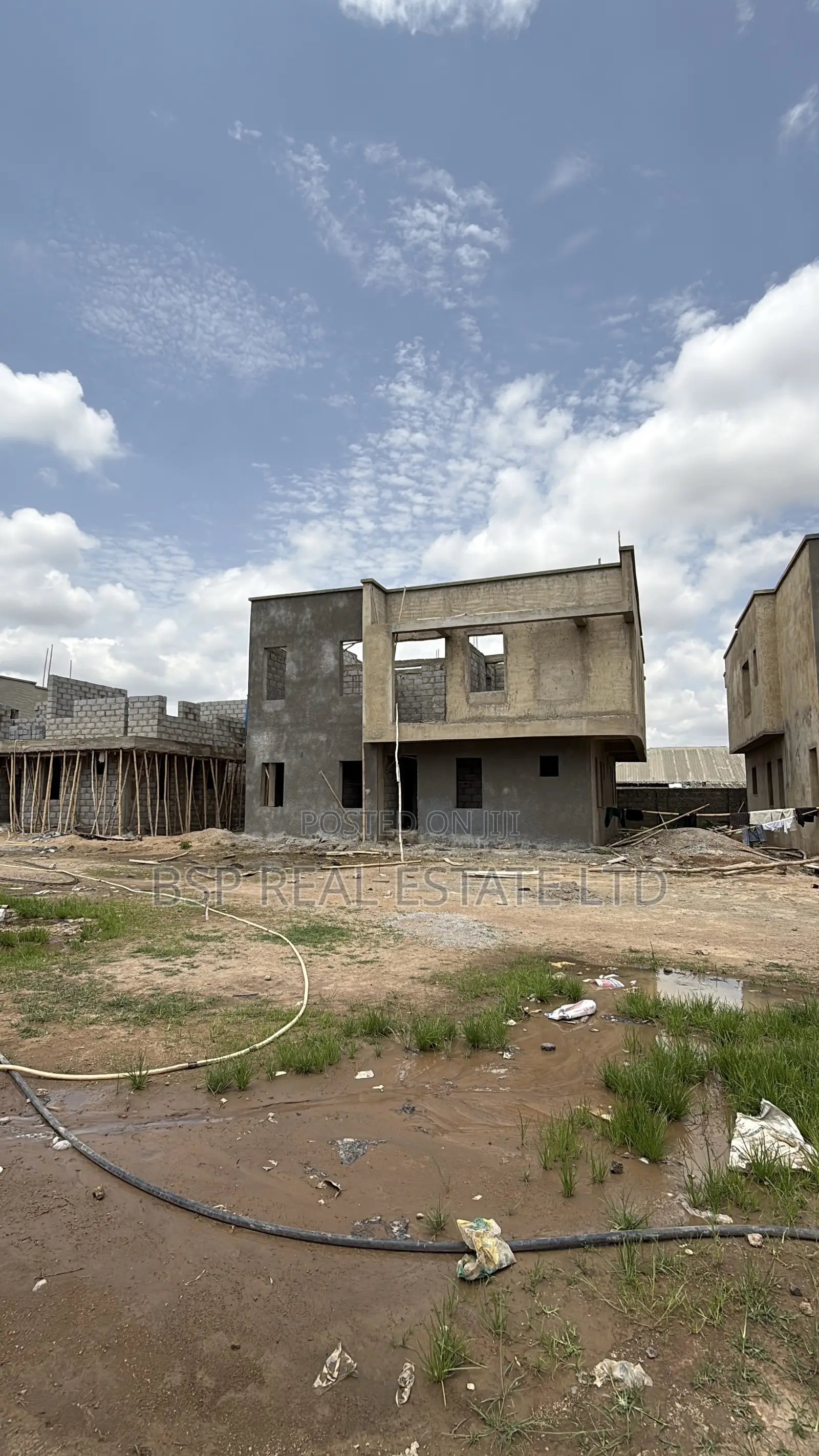 4 Bedrooms Fully Detached Duplex With a Boys Quarters,