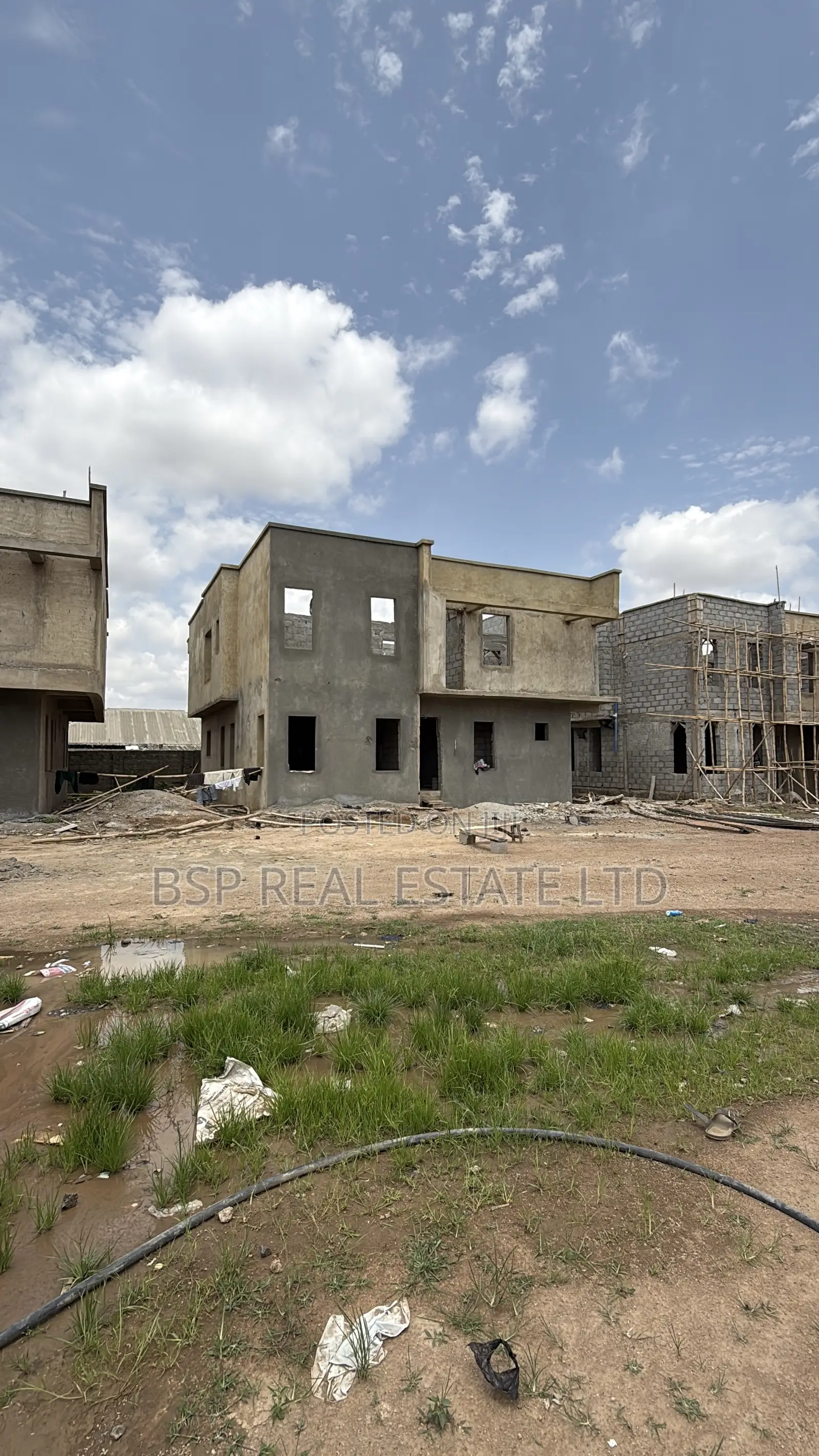 4 Bedrooms Fully Detached Duplex With a Boys Quarters,