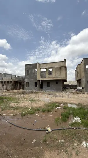 4 Bedrooms Fully Detached Duplex With a Boys Quarters,