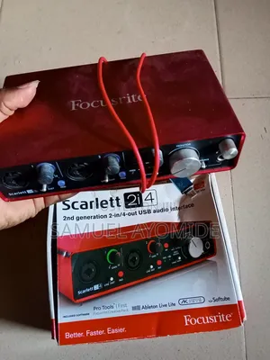 Focusrite Scarlett 2i4 Sound Card