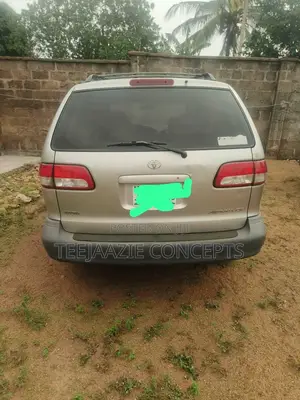 Toyota Sienna 2000 Gray