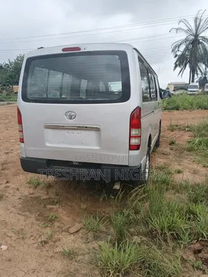 Toyota HiAce 1999 Silver