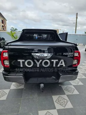 Toyota Hilux SR5+ 4x4 2019 Black