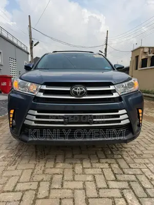 Toyota Highlander XLE 4x4 V6 (3.5L 6cyl 8A) 2018 Blue