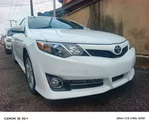 Toyota Camry SE 4dr Sedan (2.5L 4cyl 6A) 2013 White