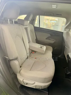 Toyota Highlander LE 2021 Gray