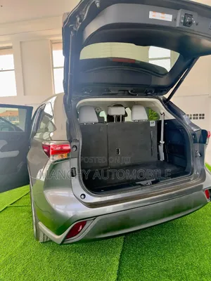 Toyota Highlander LE 2021 Gray