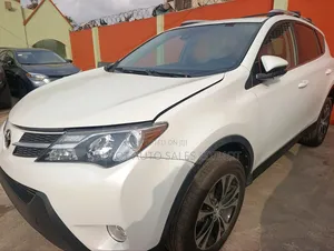 Toyota RAV4 Limited 4dr SUV AWD (2.5L 4cyl 6A) 2015 White