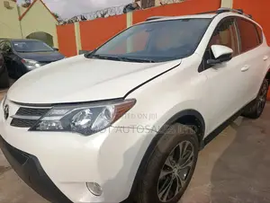 Toyota RAV4 Limited 4dr SUV AWD (2.5L 4cyl 6A) 2015 White