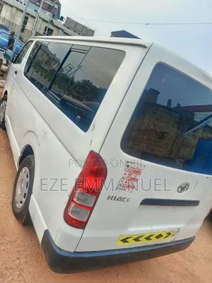 Toyota HiAce 2011 White