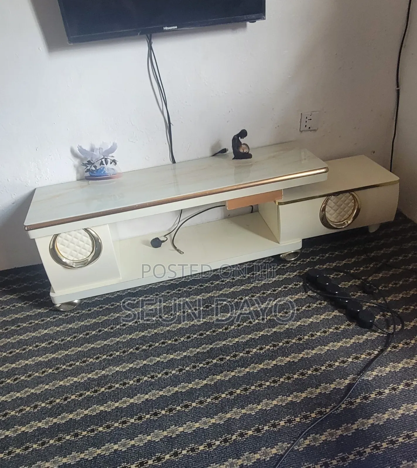 Important Center Table and Tv Stand