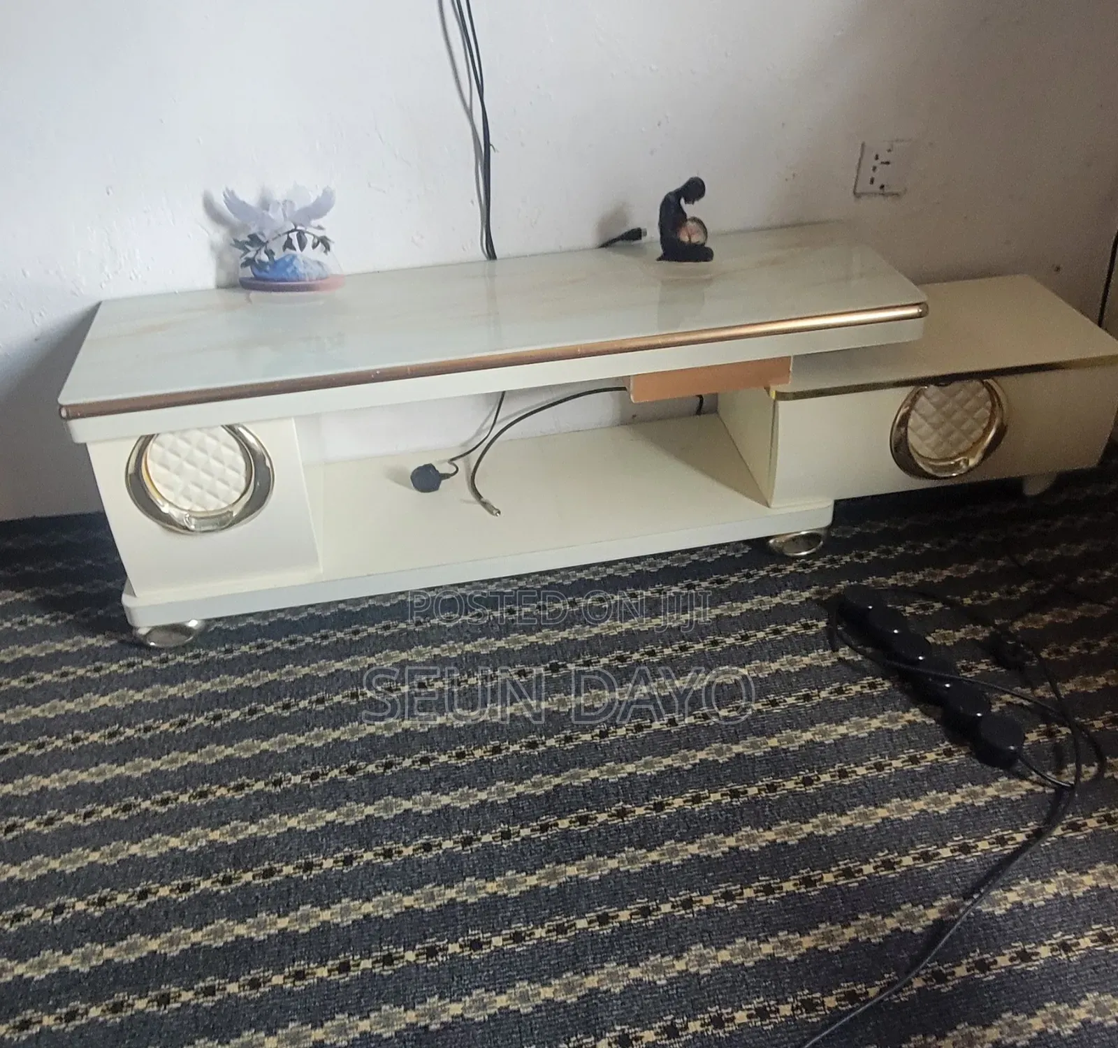 Important Center Table and Tv Stand