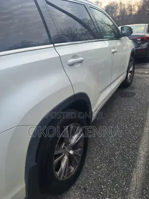 Toyota Highlander XLE 4dr SUV AWD (3.5L 6cyl 6A) 2015 White