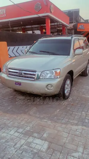 Toyota Highlander 2005 Gold