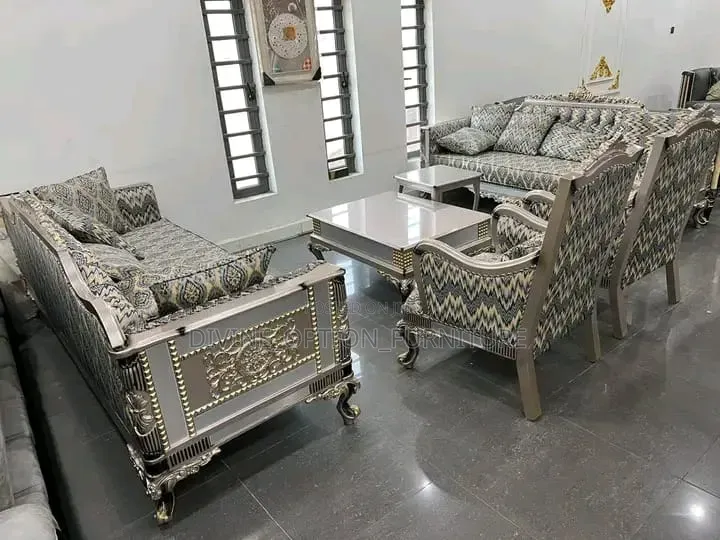 Contemporary Turkey Sofa With Center Table
