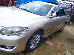 Toyota Camry LE 4dr Sedan (2.5L 4cyl 6AM) 2010 Gold