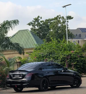Mercedes-Benz E300 2018 Black
