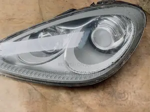 Headlights Porsche Cayenne 2013