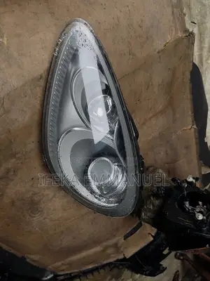 Headlights Porsche Cayenne 2013