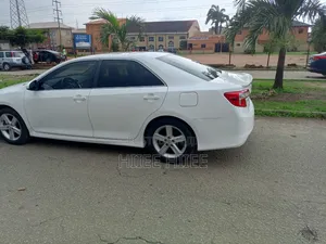 Toyota Camry SE 4dr Sedan (2.5L 4cyl 6A) 2014 White