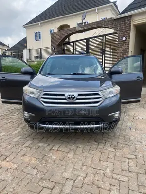Toyota Highlander SE 2012 Gray