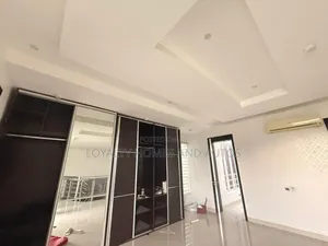 5bdrm House in Banana Island for rent