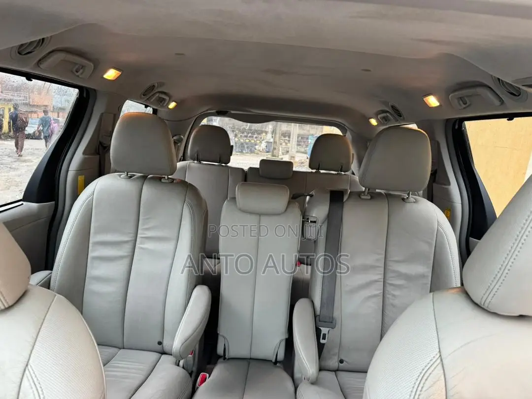 Toyota Sienna 2014 Gray