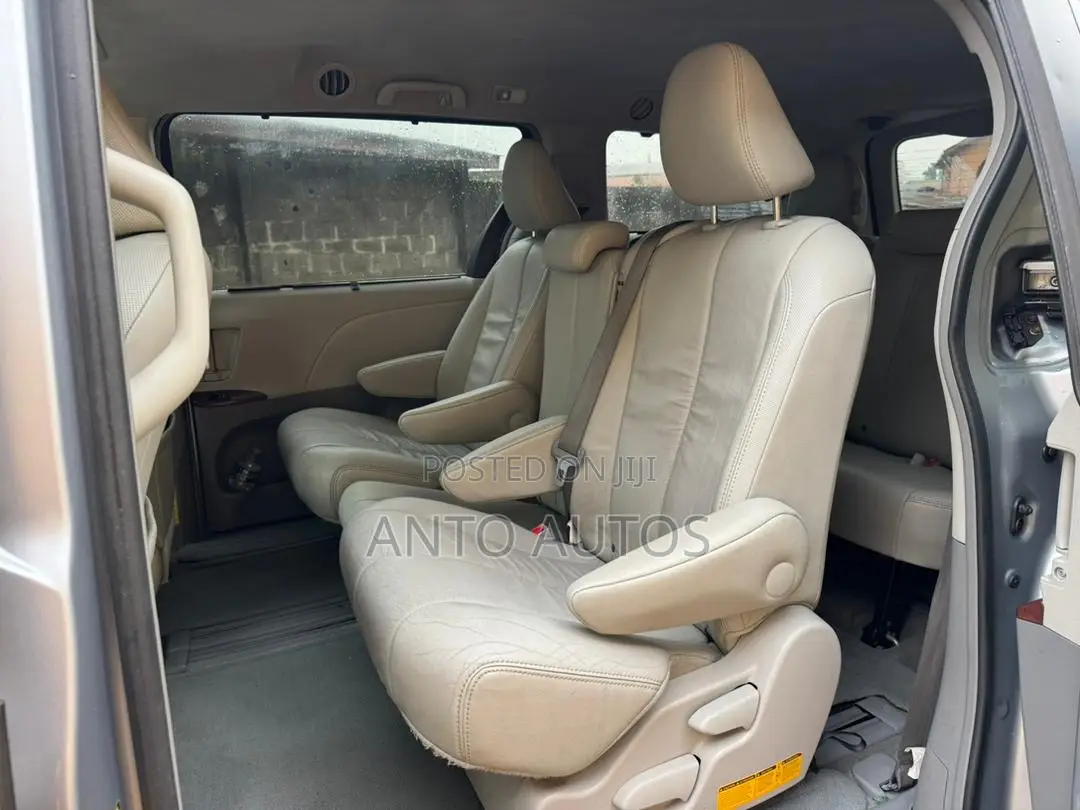 Toyota Sienna 2014 Gray