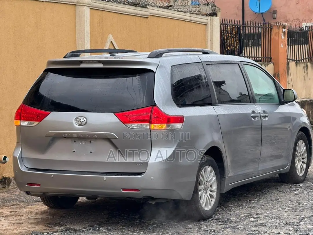 Toyota Sienna 2014 Gray