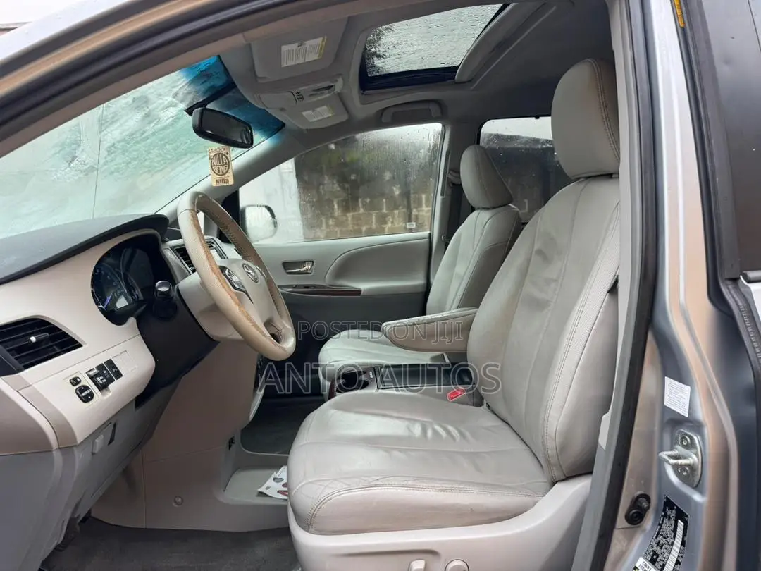 Toyota Sienna 2014 Gray