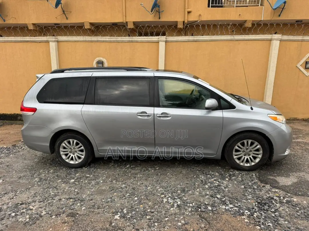 Toyota Sienna 2014 Gray
