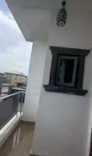 2bdrm Apartment in Mobil Rd, Ajiwe for rent