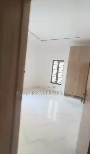 2bdrm Apartment in Mobil Rd, Ajiwe for rent