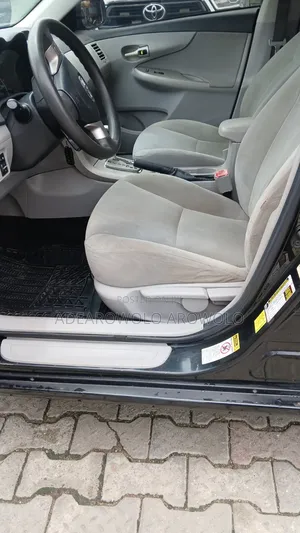 Toyota Corolla LE 4dr Sedan (1.8L 4cyl 4A) 2012 Black