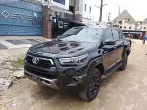 Toyota Hilux 2025 Black