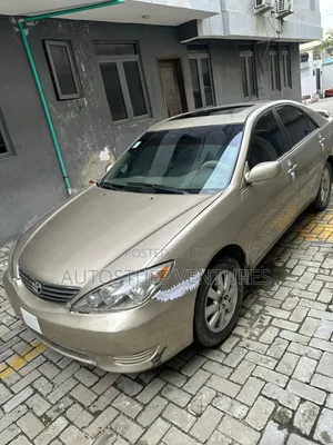 Toyota Camry XLE 4dr Sedan (2.4L 4cyl 4A) 2004 Gold