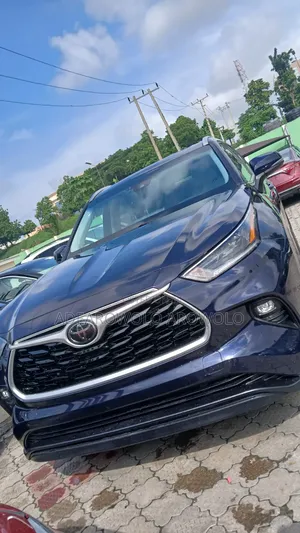 Toyota Highlander XLE 2021 Blue