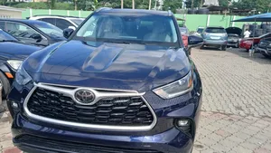 Toyota Highlander XLE 2021 Blue