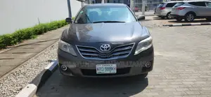 Toyota Camry XLE 4dr Sedan (2.5L 4cyl 6A) 2011 Gray