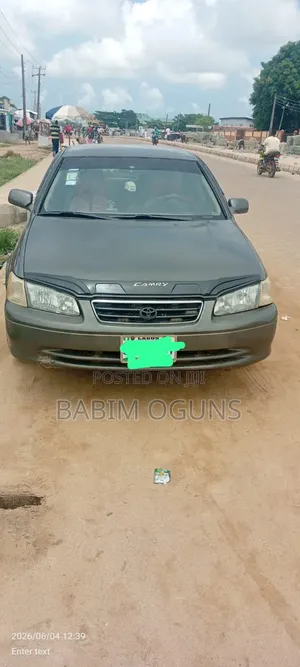 Toyota Camry CE 4dr Sedan (2.2L 4cyl 4A) 2000 Gray