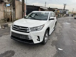 Toyota Highlander LE 4x2 V6 (3.5L 6cyl 8A) 2018 White