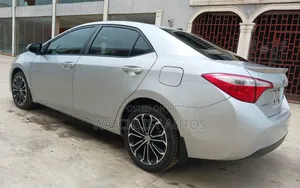 Toyota Corolla S Premium 4dr Sedan (1.8L 4cyl CVT) 2014 Silver