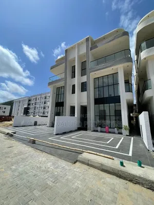 5bdrm Mansion in Wvp Homes 🏡, Lekki Phase 1 for sale