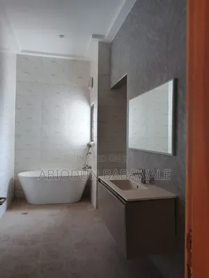 4 Bedrooms Terrace Duplex Office Use