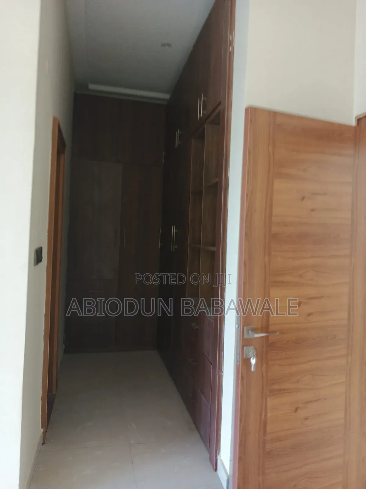 4 Bedrooms Terrace Duplex Office Use