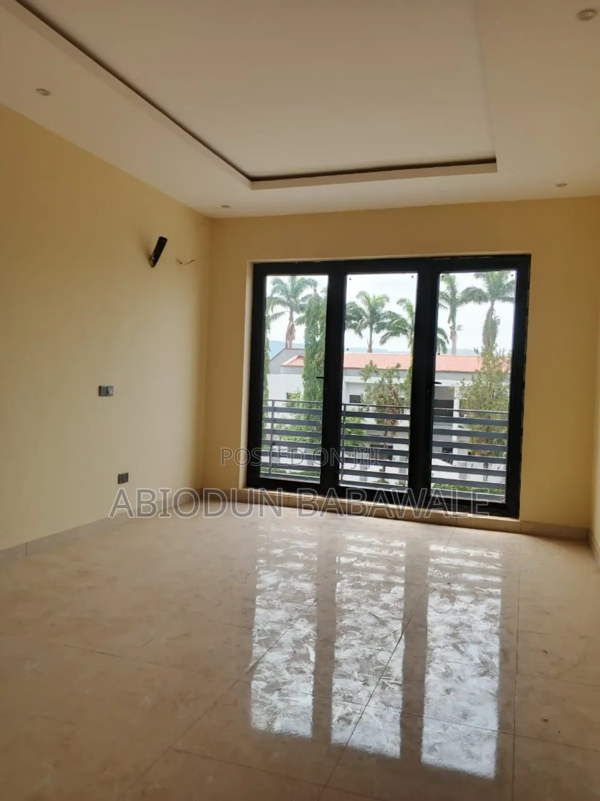 4 Bedrooms Terrace Duplex Office Use