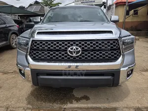 Toyota Sequoia Limited 4dr SUV 4WD (5.7L 8cyl 6A) 2014 Silver
