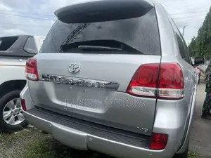 Toyota Land Cruiser 2011 Silver