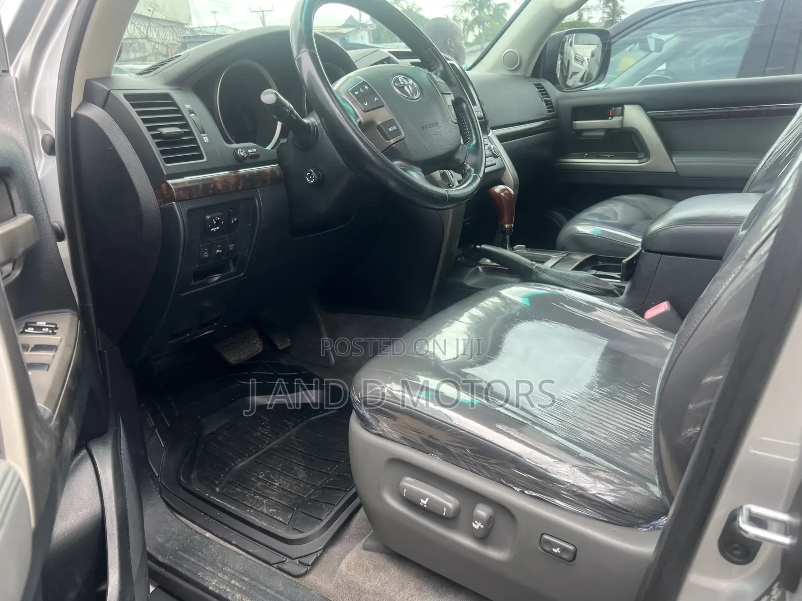 Toyota Land Cruiser 2011 Silver