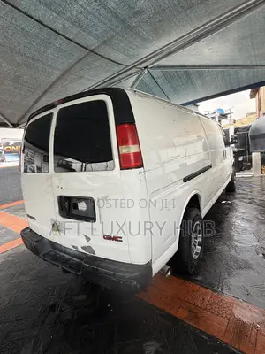 GMC Savana 2500 2009 White